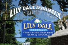 lily-dale-entrance